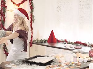 A damsel KNOWS - Christmas themed softcore sapphic ravage
